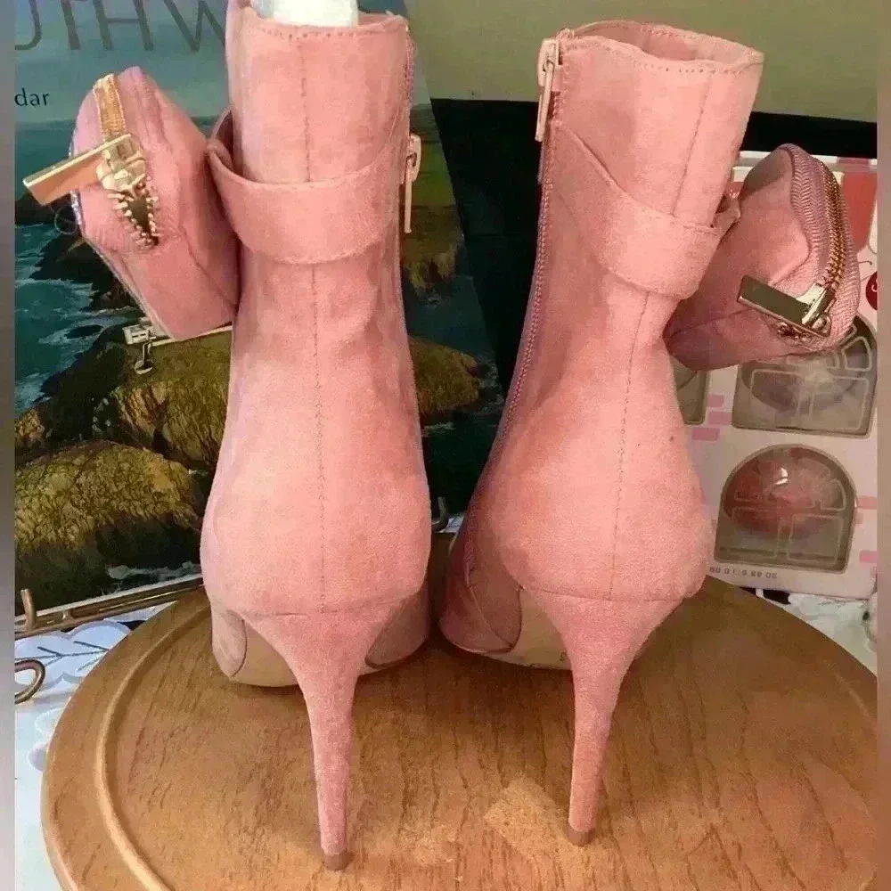 Rouge Helium NWOT Pink high heel booties with little zipper pouch Size 6.5barbie